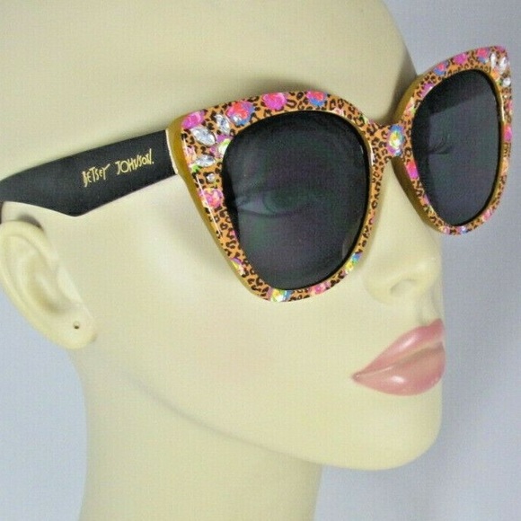 Betsey Johnson Accessories - BETSY JOHNSON sunglasses